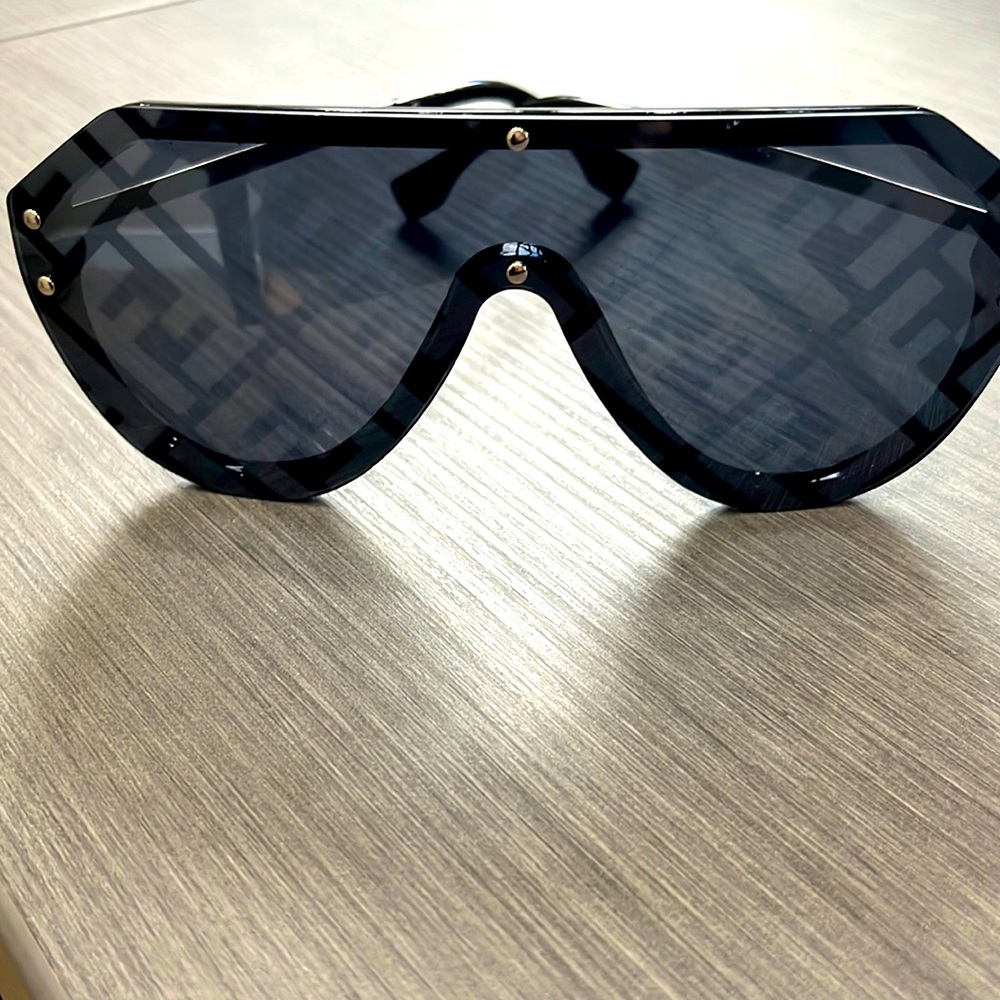 Hardly worn Fendi sunglasses. Bought last year